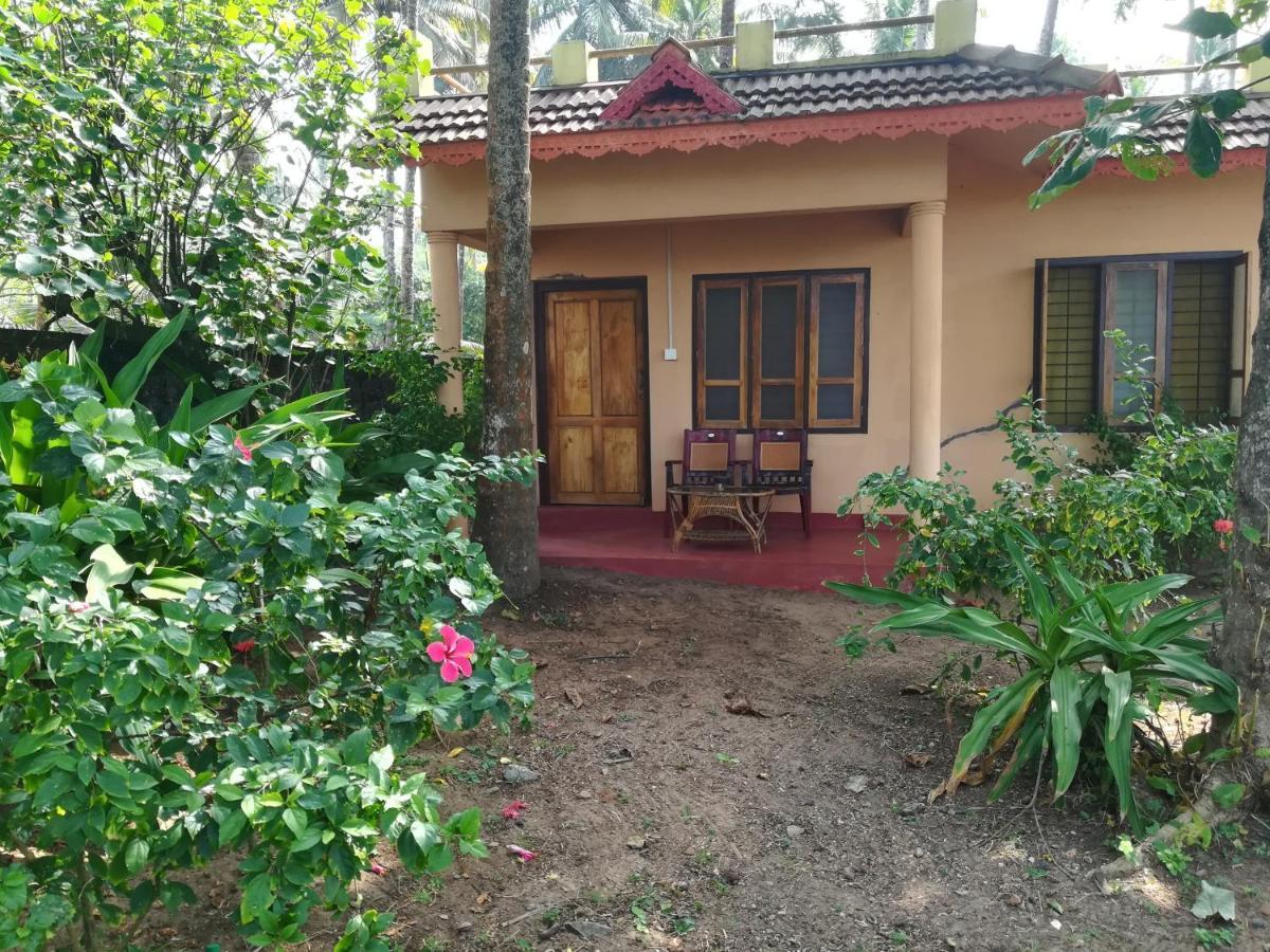 Sukriti Beach Resort Varkala Exterior photo