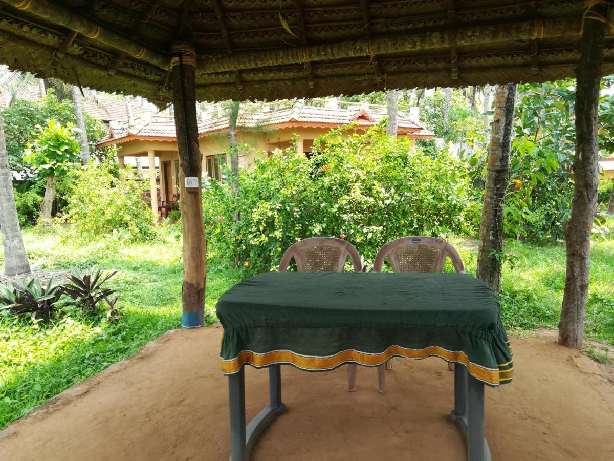 Sukriti Beach Resort Varkala Exterior photo