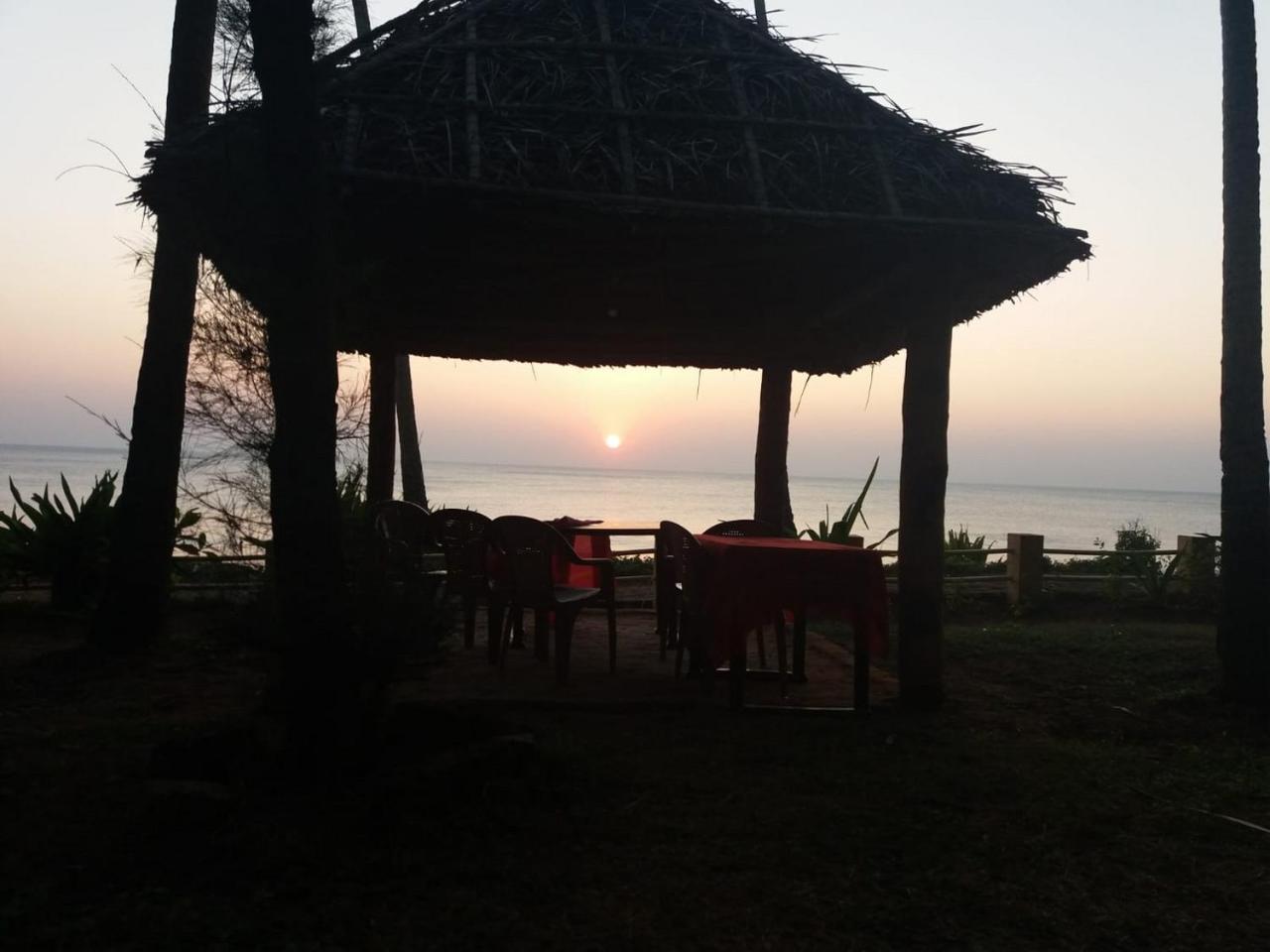 Sukriti Beach Resort Varkala Exterior photo