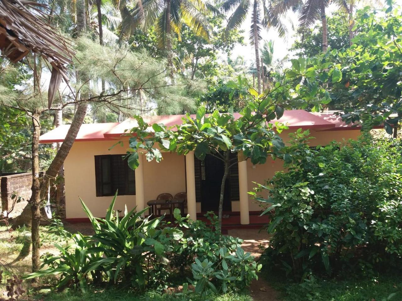 Sukriti Beach Resort Varkala Exterior photo