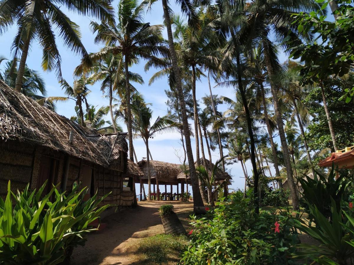 Sukriti Beach Resort Varkala Exterior photo